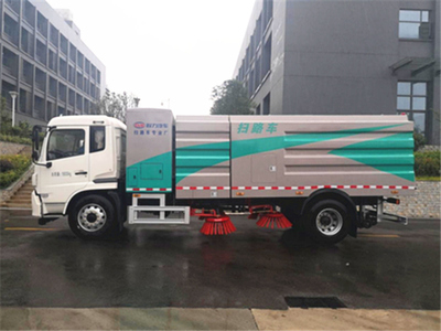 純電動東風天錦掃路車與防撞緩沖車 城市環(huán)衛(wèi)與道路安全的創(chuàng)新解決方案