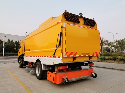 從清潔到守護(hù) 道路掃路車與防撞緩沖車的協(xié)同發(fā)展與創(chuàng)新